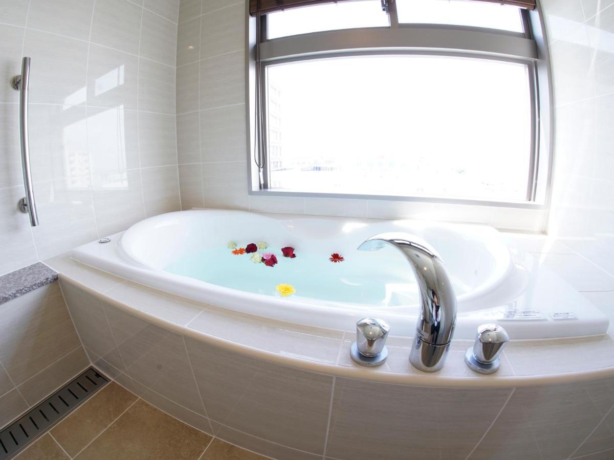 Hotel Omoro 58 Naha Bagian luar foto